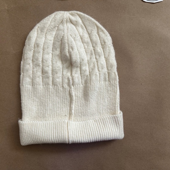 5/$25 Cream Knit Foldover Beanie H&M SIZE ONE SIZE WOMEN’S - Picture 3 of 4